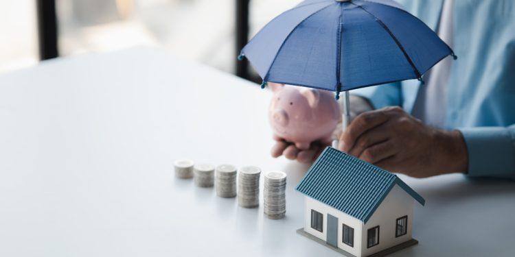 The Pros and Cons of Buying Life Insurance Online